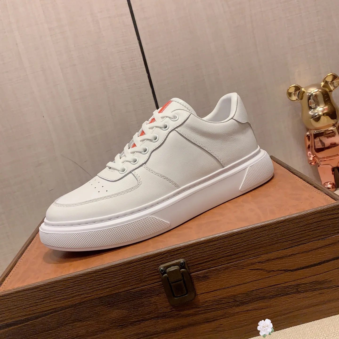 Men's men's shoes💰460💰💰🎩🎩[Lightning][Lightning] "PRADA*" The latest and most popular casual shoes, top brand [seduce] luxury ~ purchasing agency, top ~ quality. [Strong] The upper is made of imported breathable cowhide with material ➕ breathable sheepskin feet (•) and fine workmanship. The original stylish and stylish soft rubber wear-resistant and non-slip outsole is light and comfortable on the feet. The real thing looks better when photographed in person. 0128: Size: 38-44, 45 sizes can be customized, black, white